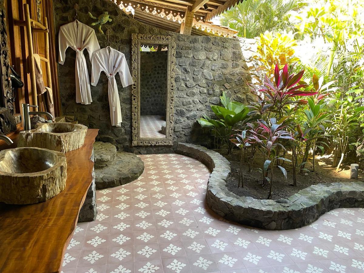 Louka Beach Bali Tianyar Luaran gambar