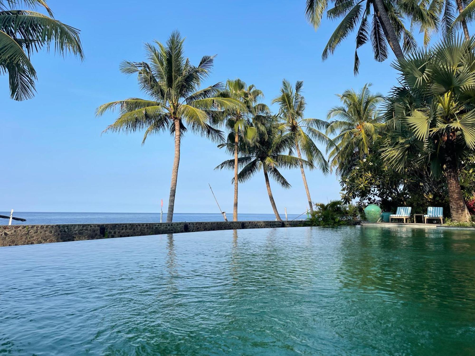 Louka Beach Bali Tianyar Bilik gambar